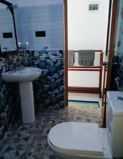 Bathroom, Sky mount ella, Ella