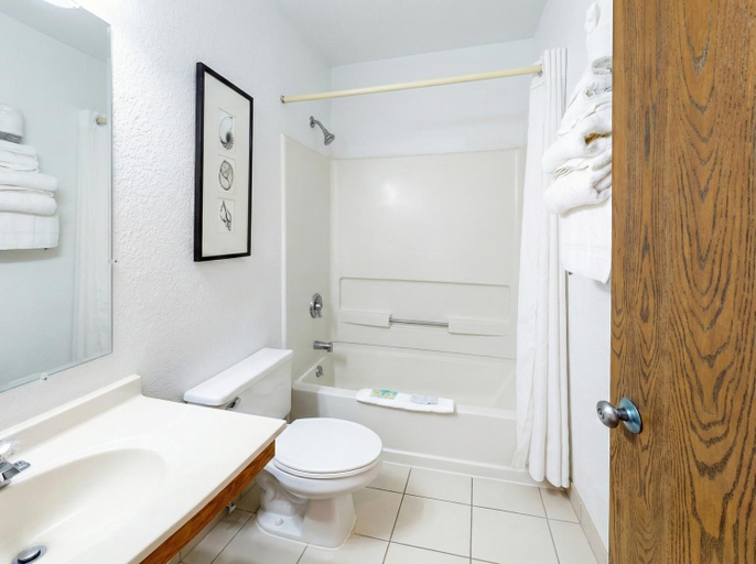 Bathroom 3, Oscoda Lakeside Hotel, Iosco