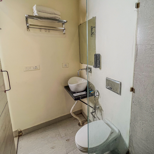 Bathroom 5, Aspen Riverside Resort, Garhwal