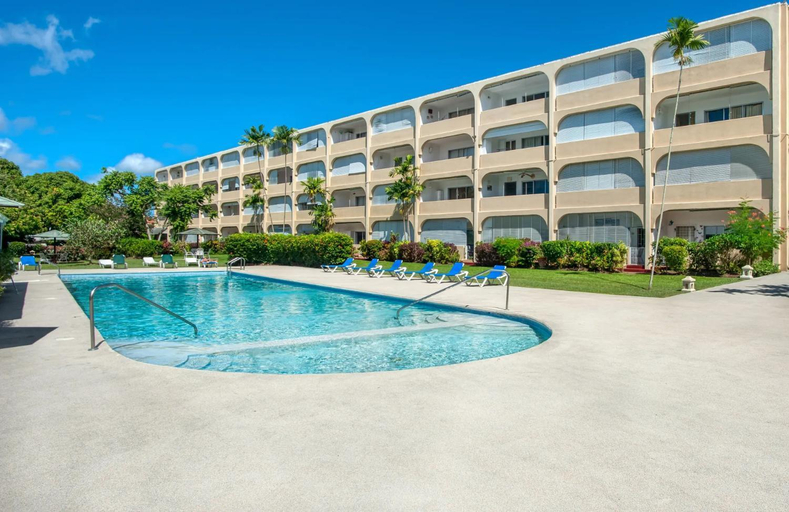 Exterior & Views, Golden Gem Cosy Apartment with pool & garden view