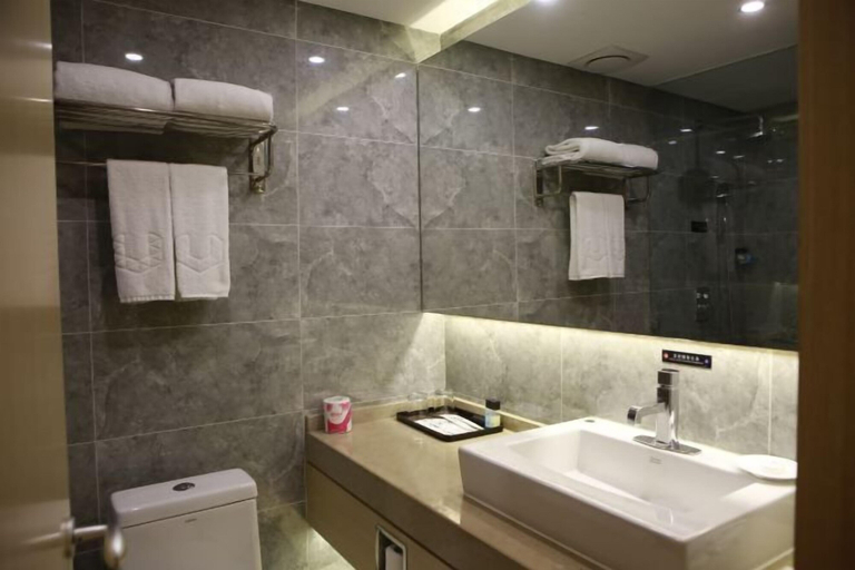 Bathroom 5, Jinfeng Hotel, Beijing