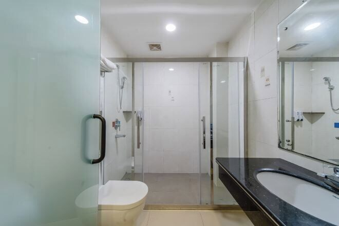 Bathroom 4, Youpai Hotel (Zhongshan Hot Spring Sanxiang Branch), Zhongshan