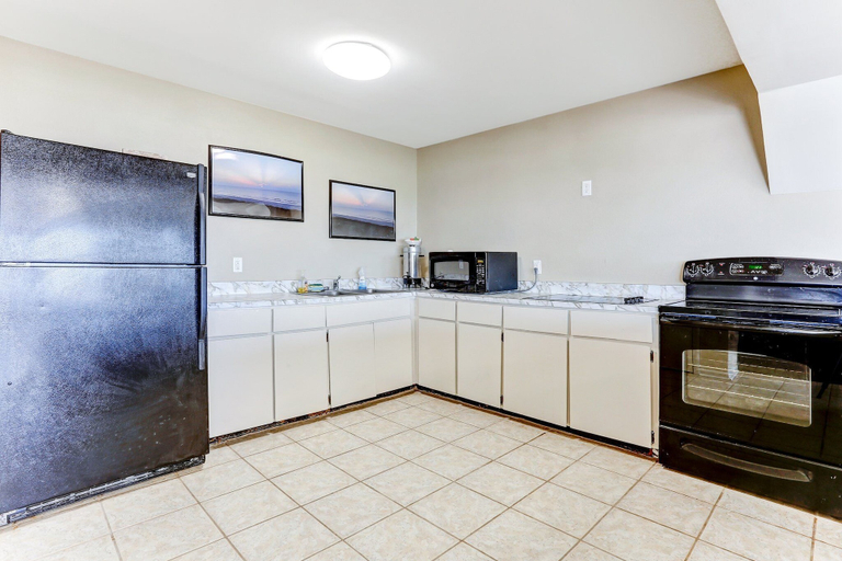 Others 3, 6th Floor, Oceanfront Condo Easy Beach Access via Boardwalk & Exclusive Fishing Pier, Nassau