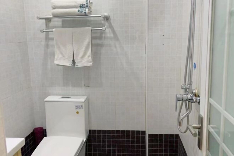 Bathroom 3, Jingtai Tianyiyuan Hotel, Baiyin