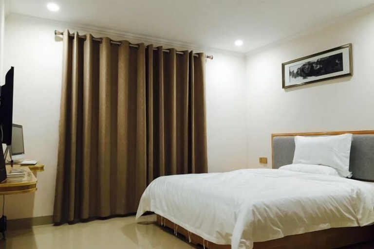 Bedroom 5, Huiyue Fashion Apartment, Shanwei
