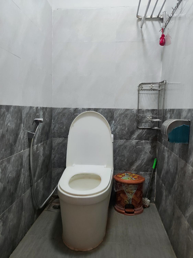 Bathroom 4, Luc Thach - Quan an & Homestay, Tuy An