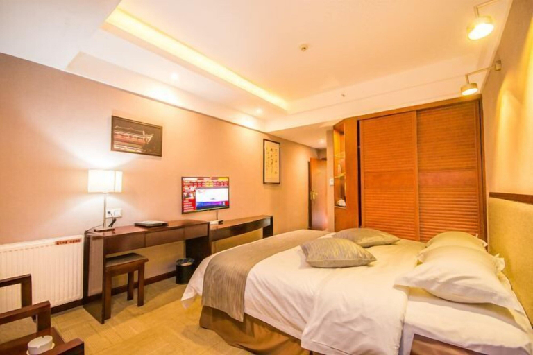 Bedroom 3, Mount Forest Hotel, Leshan