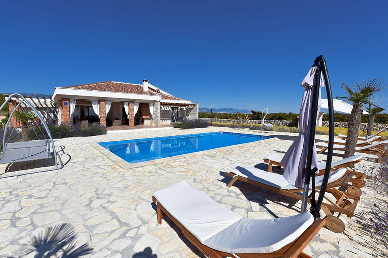Room 4, Villa Melody With Tennis Court, Novalja