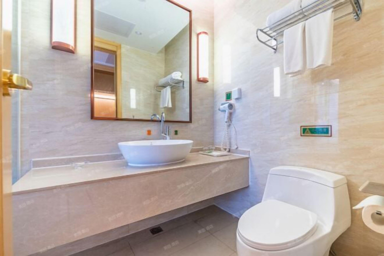 Bathroom 4, Vienna International Hotel (Danzhou Dingshang Square), Hainan