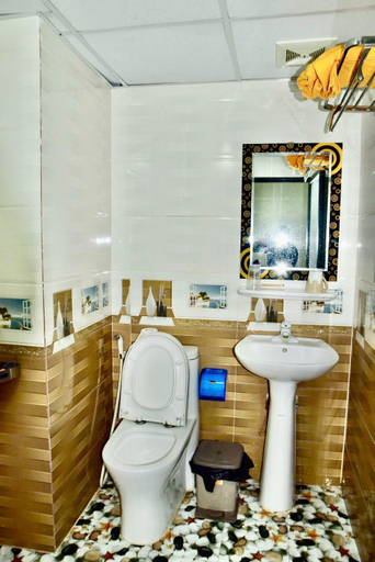 Bathroom 2, Cat Ba Lucky Hotel, Cát Hải