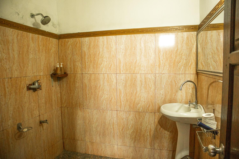 Bathroom 5, Pondok Legoon House, Gianyar