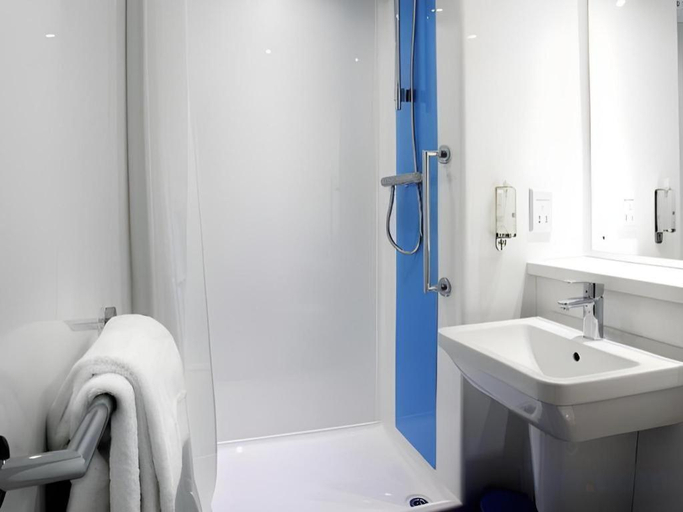 Bathroom 4, Travelodge Newcastle Seaton Burn, Northumberland
