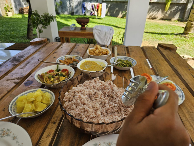 Food & Drinks 4, The salty surfers, Weligama