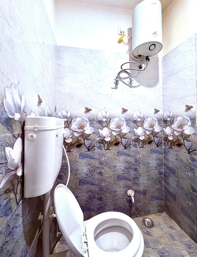 Bathroom, Majestic Guest House, Varanasi