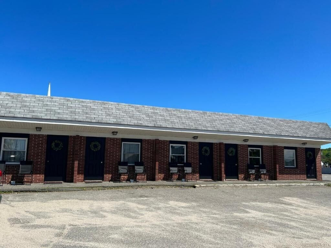 Exterior, Lincoln House Motel, Penobscot