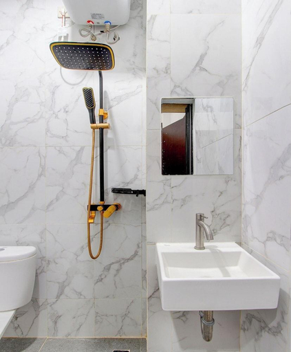 Bathroom, Capital O 93266 Palmier Hotel, Sleman