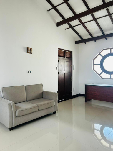 Others 5, Dinila Villa, Hikkaduwa