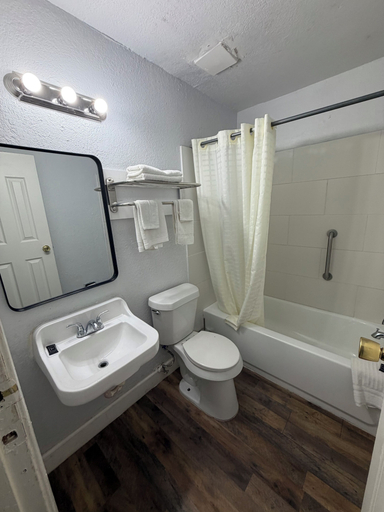 Bathroom, Best Budget Inn, Galveston