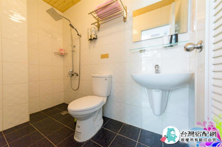 Bathroom, 台南民宿549號-好室連連Lien House-車位需預約才有-平日住宿有保留車位, Tainan