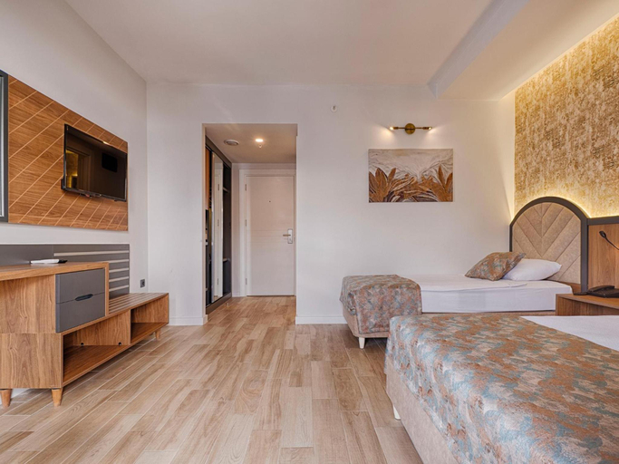 Bedroom 2, Grand Uysal Beach and Spa Hotel, Alanya