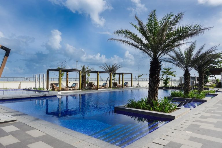 Others 2, The Tropics at MacArthur Park Resort and Convention Center, Palo