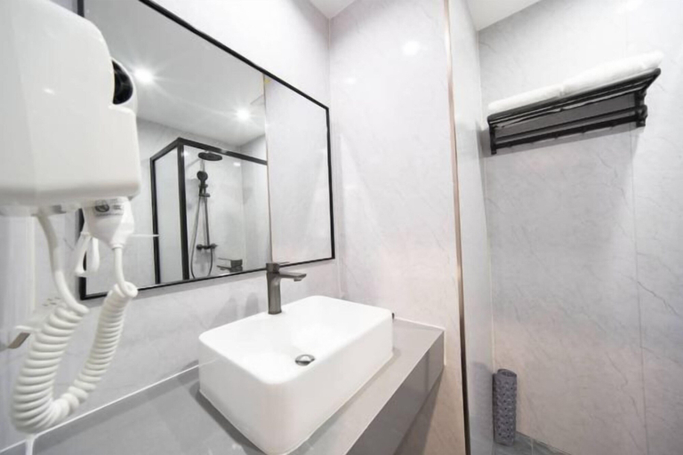 Bathroom, Ayile Holiday Hotel, Ili Kazakh
