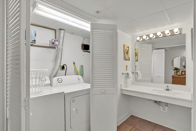 Interior 5, Verandas 407, Horry