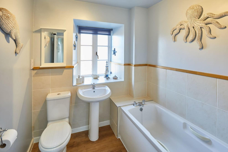Bathroom, Host Stay The Watchtower, Northumberland