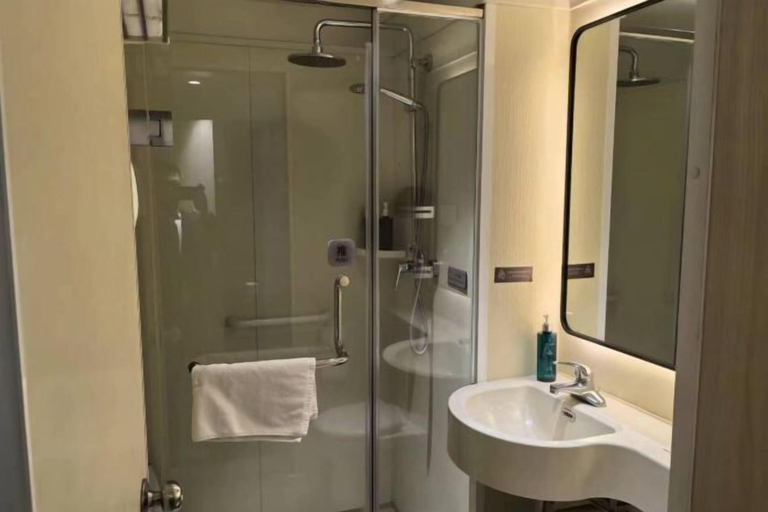 Bathroom 5, Jinjiang Inn (Beijing Wangfujing), Beijing