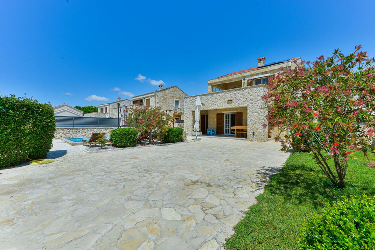 Room 2, Villa Carnela With Heated Pool, Privlaka