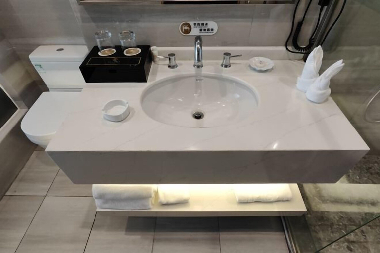 Bathroom 4, Yuquan Island Hotel, Nanchang