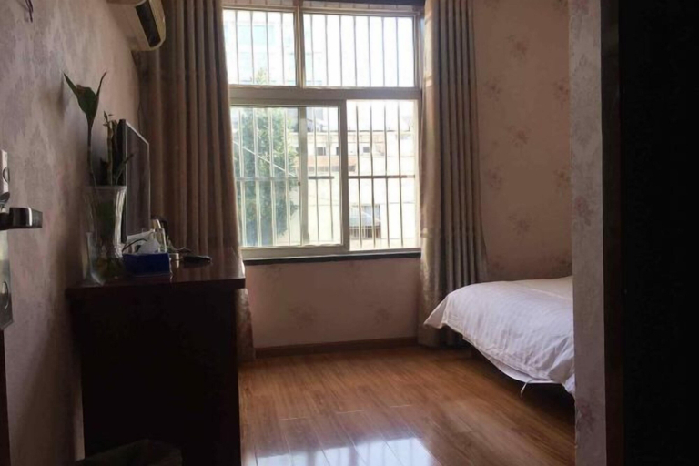 Bedroom 4, Pinghu Yinjiang Hotel, Jiaxing