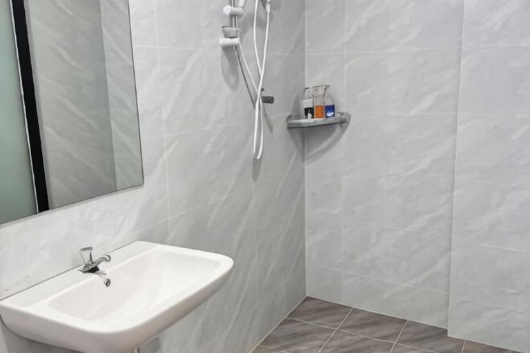 Bathroom, Yula Hotel Thatluang, Vientiane