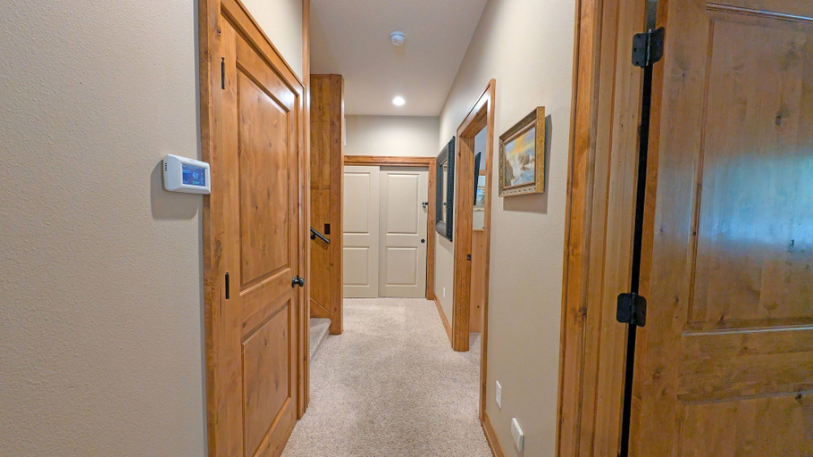 Interior 2, Yellow Pine 32, Deschutes