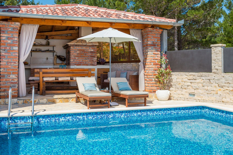 Room 4, Seafront Villa Noah With Heated Pool, Novigrad