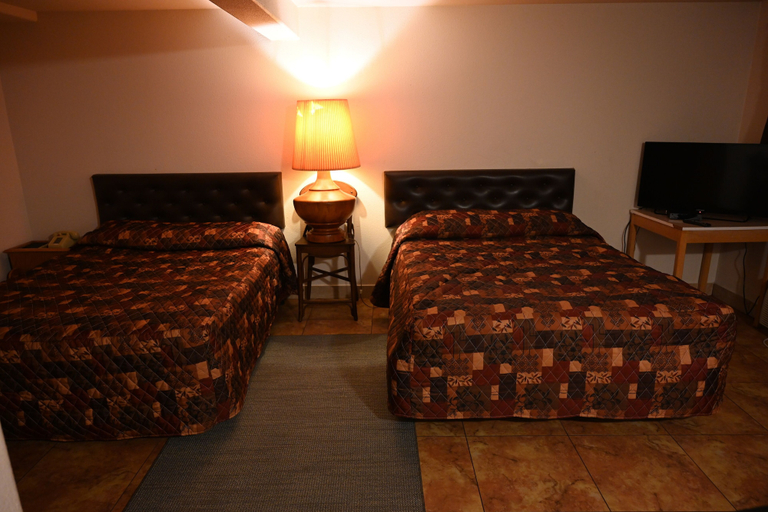 Room 3, Airport Motel, Franklin