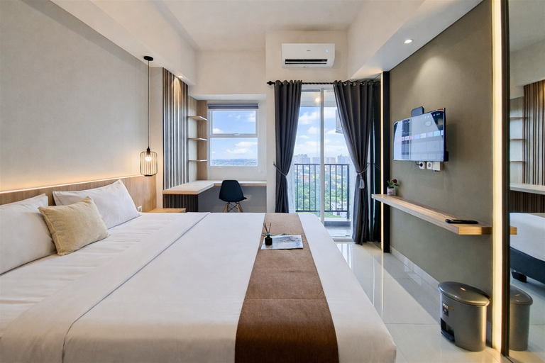 Bedroom 5, Serene and Warm Studio Space at Apartment Parkland Avenue By Travelio, Tangerang Selatan