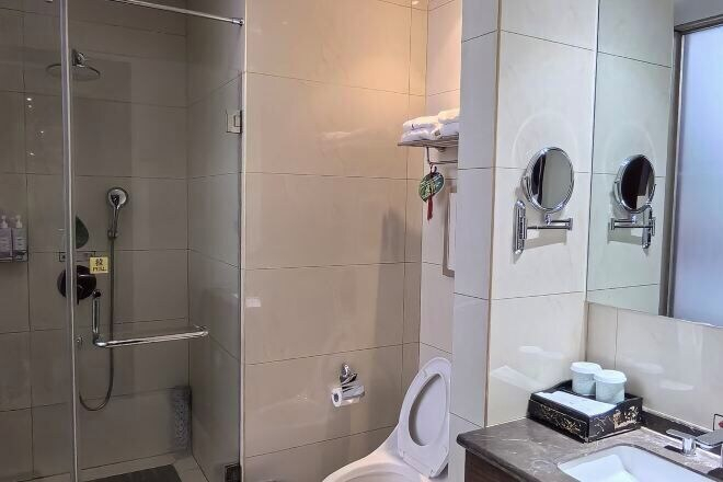 Bathroom 3, Liuhu Hotel (Hot Spring Garden Hotel), Dezhou