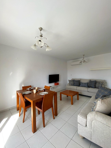 Shared lounge/TV area 5, STAY Iris Apartment