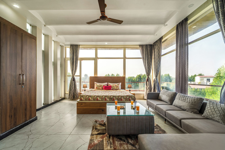 Room 4, ELIVAAS Echoes by the Aravali 5BHK villa, Jaipur