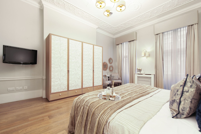 Room 3, Hertford Flat 16, London