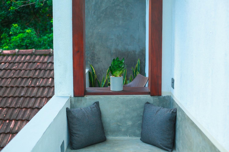 Public Area, Charming dark lodge in river, Weligama