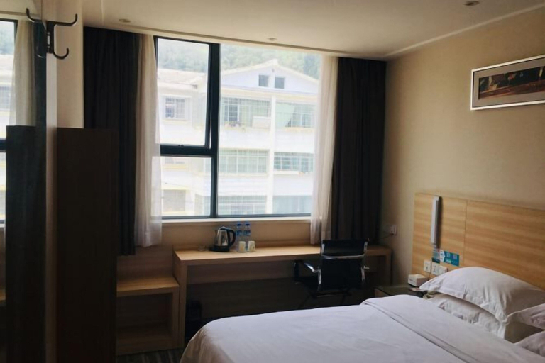 Bedroom 5, City Comfort Inn (Ziyun Getu Avenue), Anshun