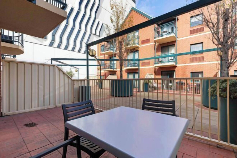 Room 4, West End City 2BR Stay near UniSA, Adelaide