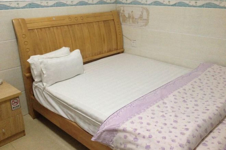 Bedroom 5, Beihai Tongle Hotel (No.3 Middle School Beibuwan Square Branch), Beihai
