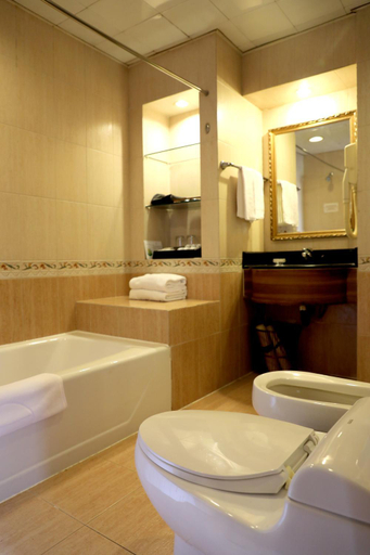 Bathroom 4, Qianmen Jianguo Hotel, Beijing