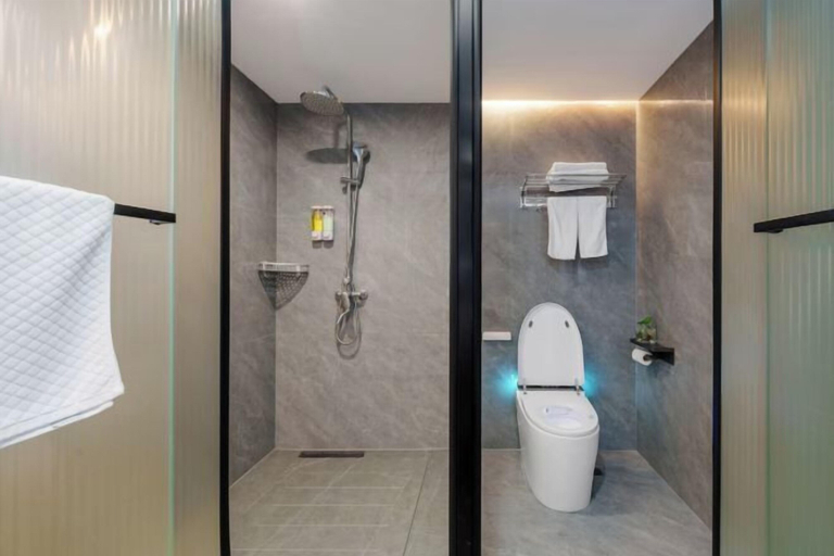 Bathroom 4, Superior Hotel (Shexian Ancient City), Huangshan