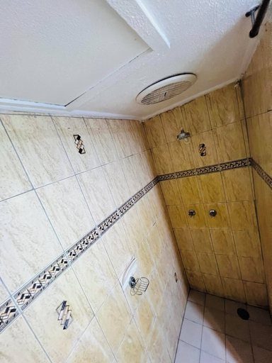 Bathroom 5, Crusoe's Retreat, Serua