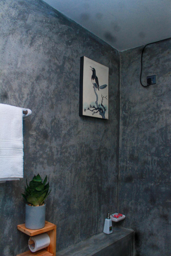 Bathroom 4, Charming dark lodge in river, Weligama