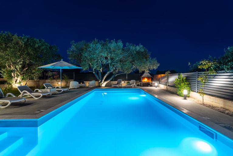 Room 2, Apartment Vista Mare 2 with heated pool, Biograd na Moru